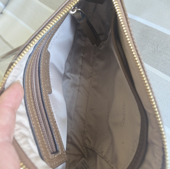 Calvin Klein Pebbled Crossbody Bag – Taupe Brown – Gold Chain Strap - Picture 5 of 7